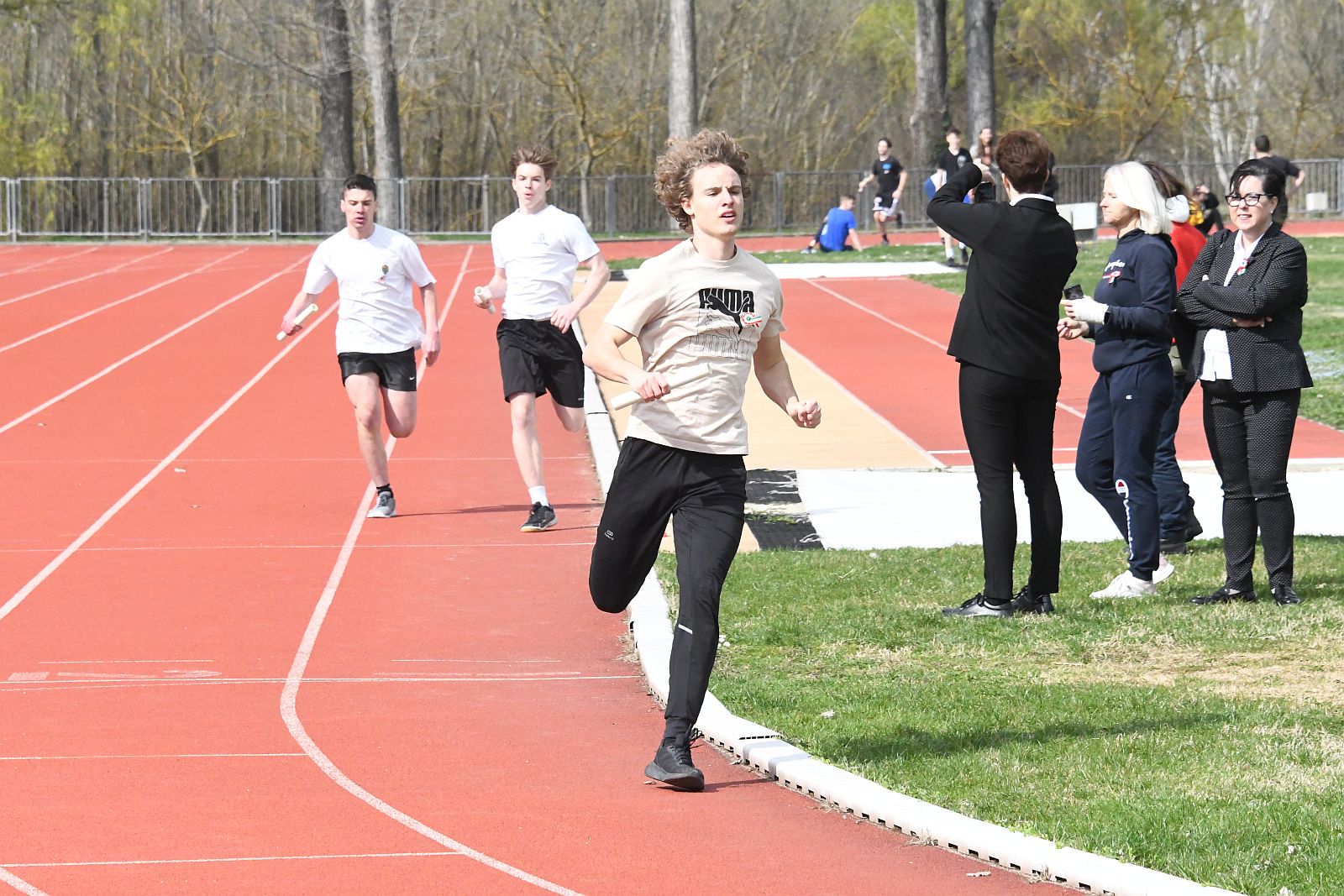 Fehérvári középiskolások történelmi emlékfutása a Bregyóban